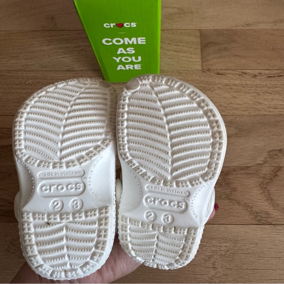 Crocs Toddler White Size 2/3 - Picture 5 of 5